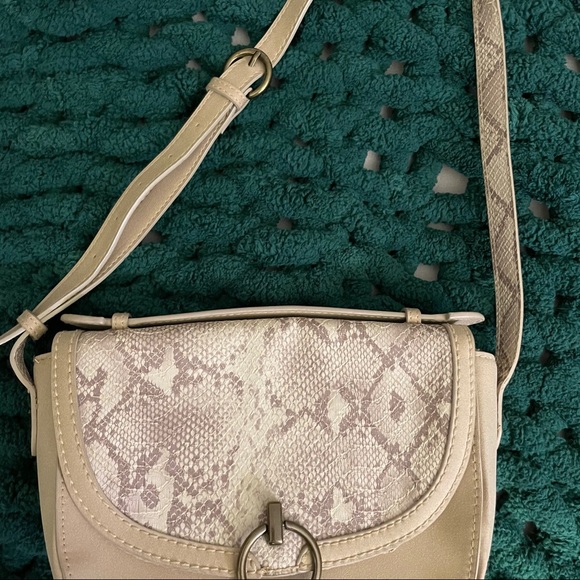 Universal Thread crossbody handbag - Picture 2 of 3